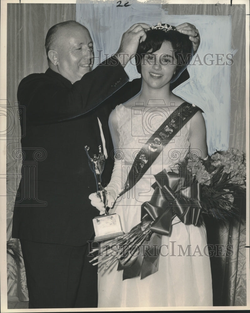 1964 Christine Harp crowned Miss Mississippi Gulf Coast-Historic Images