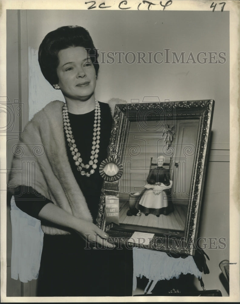 1962 Press Photo Art - Mrs. Adam H. Harper with her Oil Painting Named Grandma - Historic Images