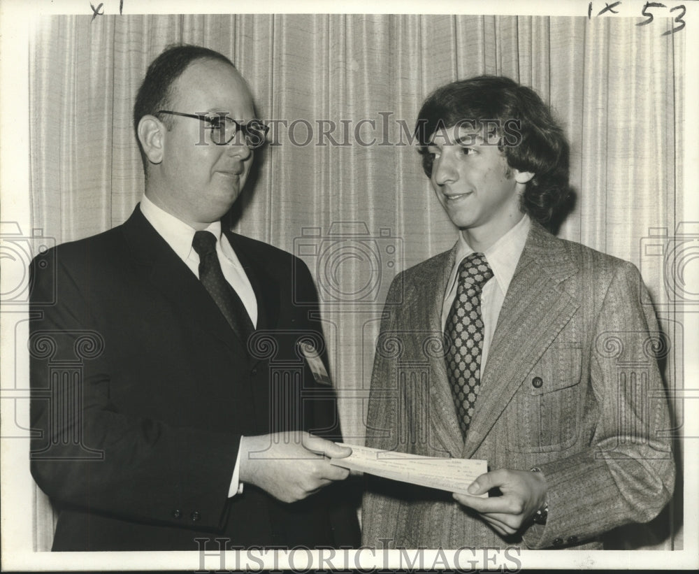 1972 Press Photo Matthew L. Goldsmith, winner- American Citizenship Essay Award - Historic Images