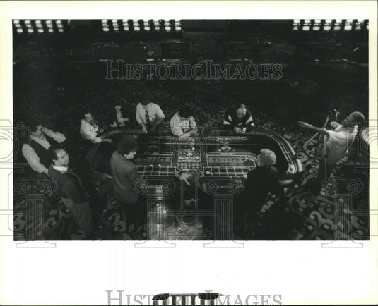 1995 Press Photo Photographer Lloyd Dennis at Harrah's Jazz Casino - nob29561 - Historic Images