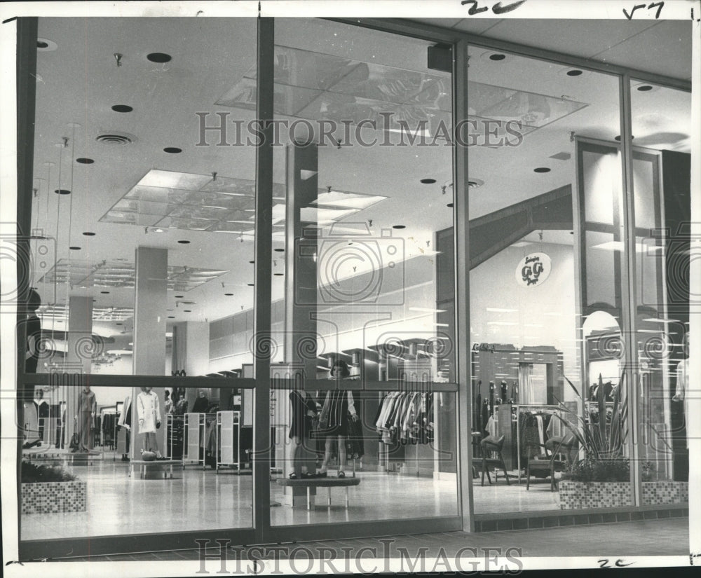 1966 Press Photo Goldring&#39;s Store At Oakwood Features Bright, Open Floor Plan - Historic Images