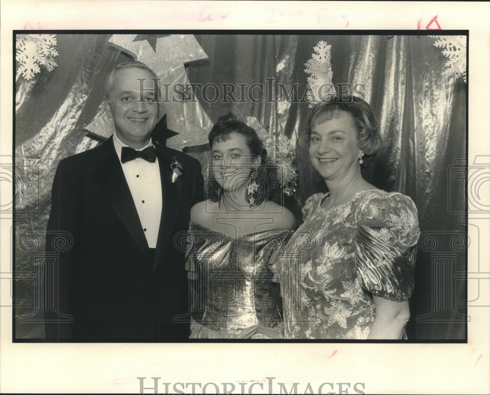 1990 Press Photo Bobby, Mary and Beth Hassinger, Deb Party - nob29678 - Historic Images