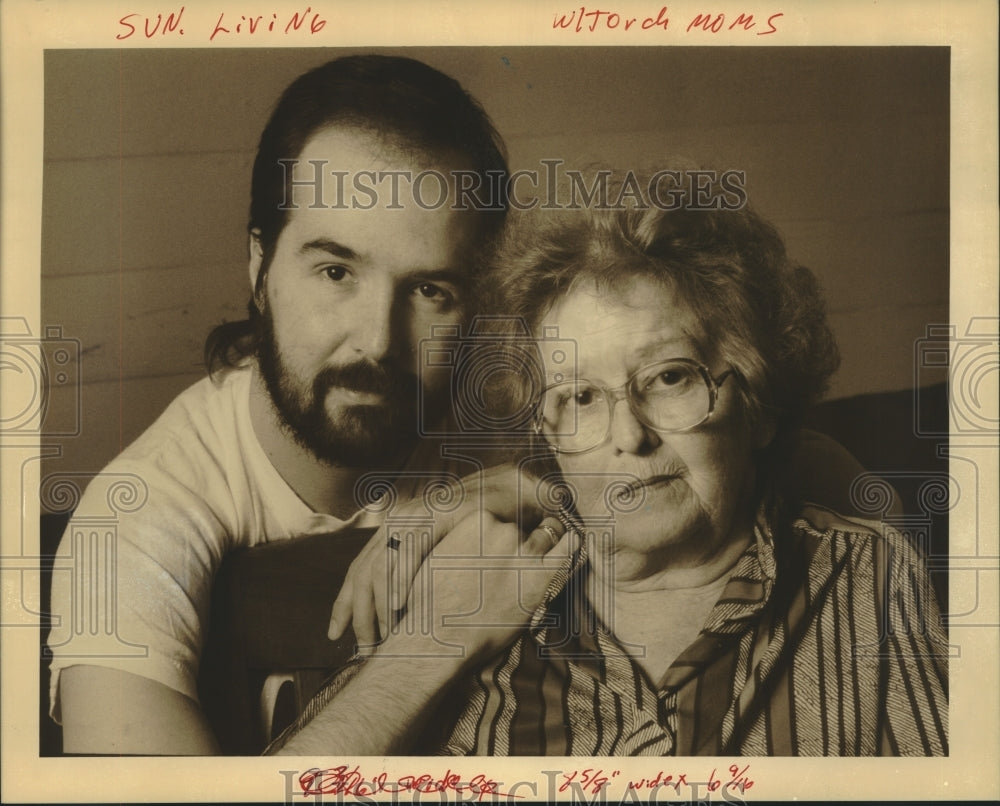 1989 Press Photo Randy Hastings and Mother Eileen Hastings, New Orleans - Historic Images