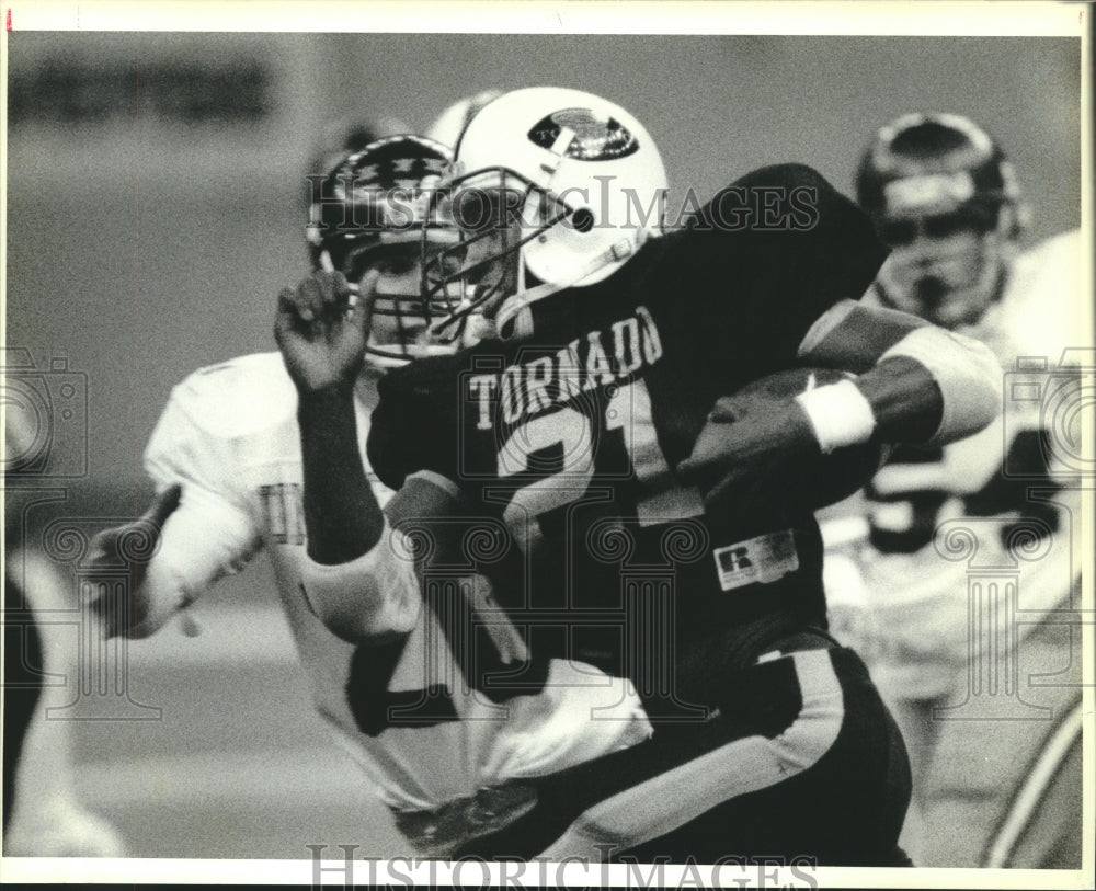 1990 Press Photo Haynesville&#39;s Shannon Harris against University defense - Historic Images