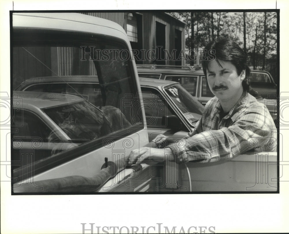 1992 Press Photo Paul Gremillion, inventor of a liner for pickup trucks - Historic Images