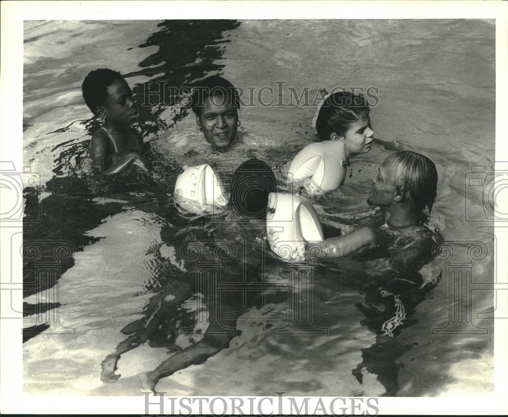 1984 Swimming instructions for Orleans Parish School students - Historic Images