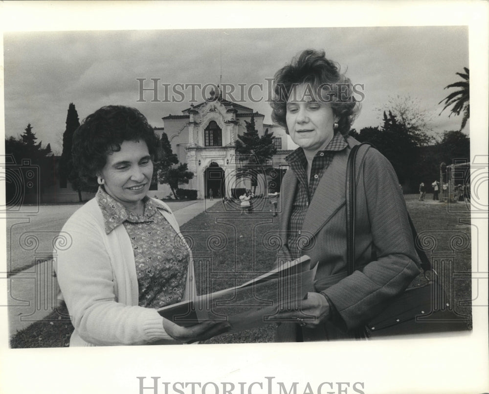 1977 Clara Trahan &amp; Elizabeth Meek at Harahn School - Historic Images