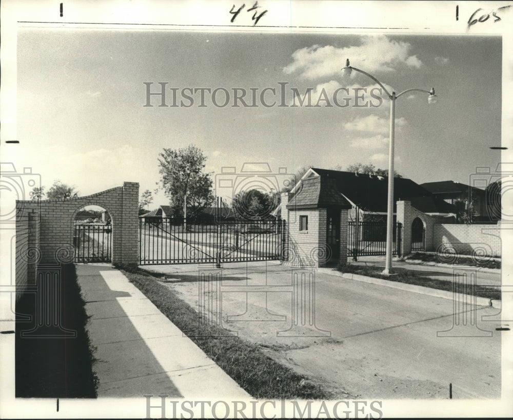 1975 Fall Festival of Homes in Harahan Oaks - Historic Images