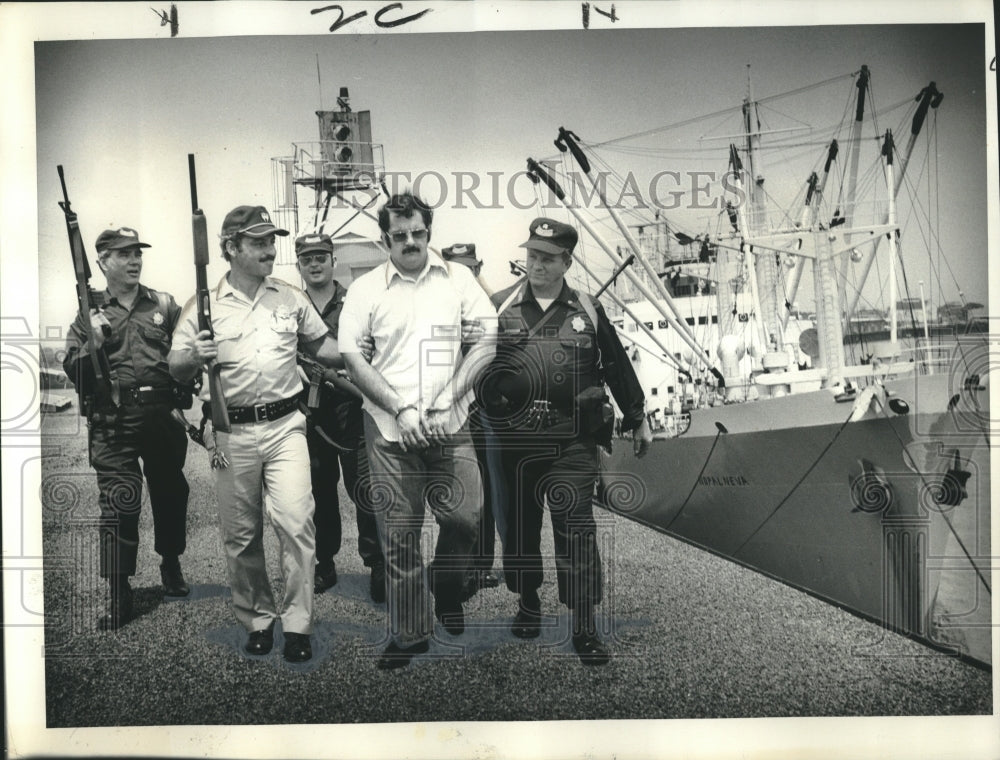 1975 The Harbor Police SWAT team &quot;arrest&quot; Manuel Rodriguez - Historic Images