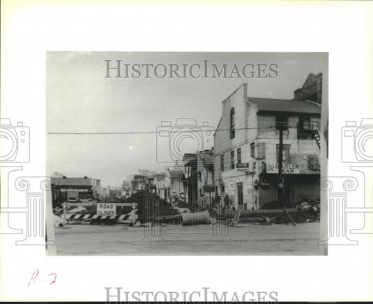 1993 Press Photo View of road construction in front of The Harlem Bar pre 1965 - Historic Images