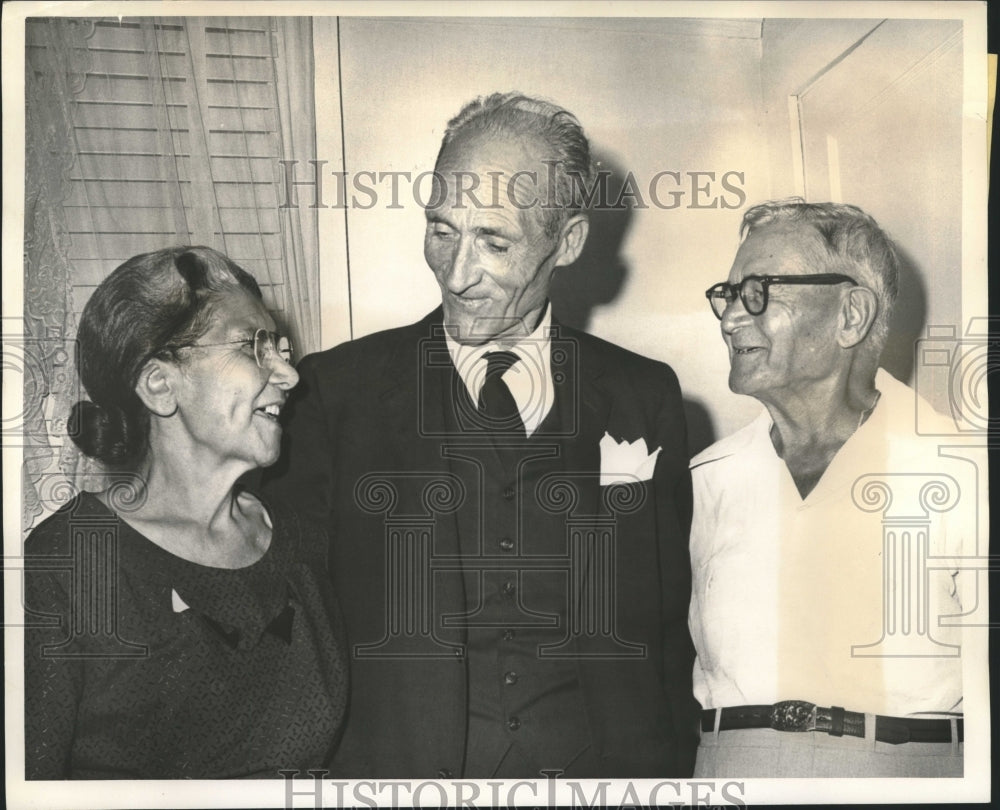 1966 Press Photo Mrs. Rose LoCoco, Biagio Orlando, Anthony Giammanchere- Reunion - Historic Images