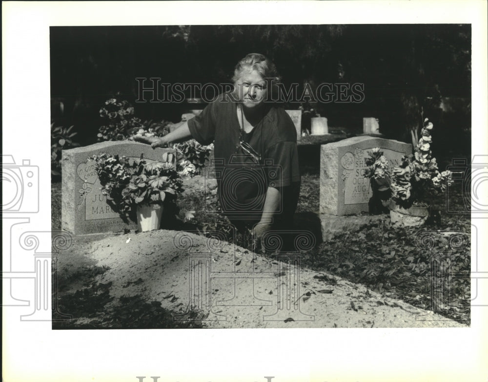 1992 Connie Hale looks at an open tomb in Old Hasswood Cemetery. - Historic Images