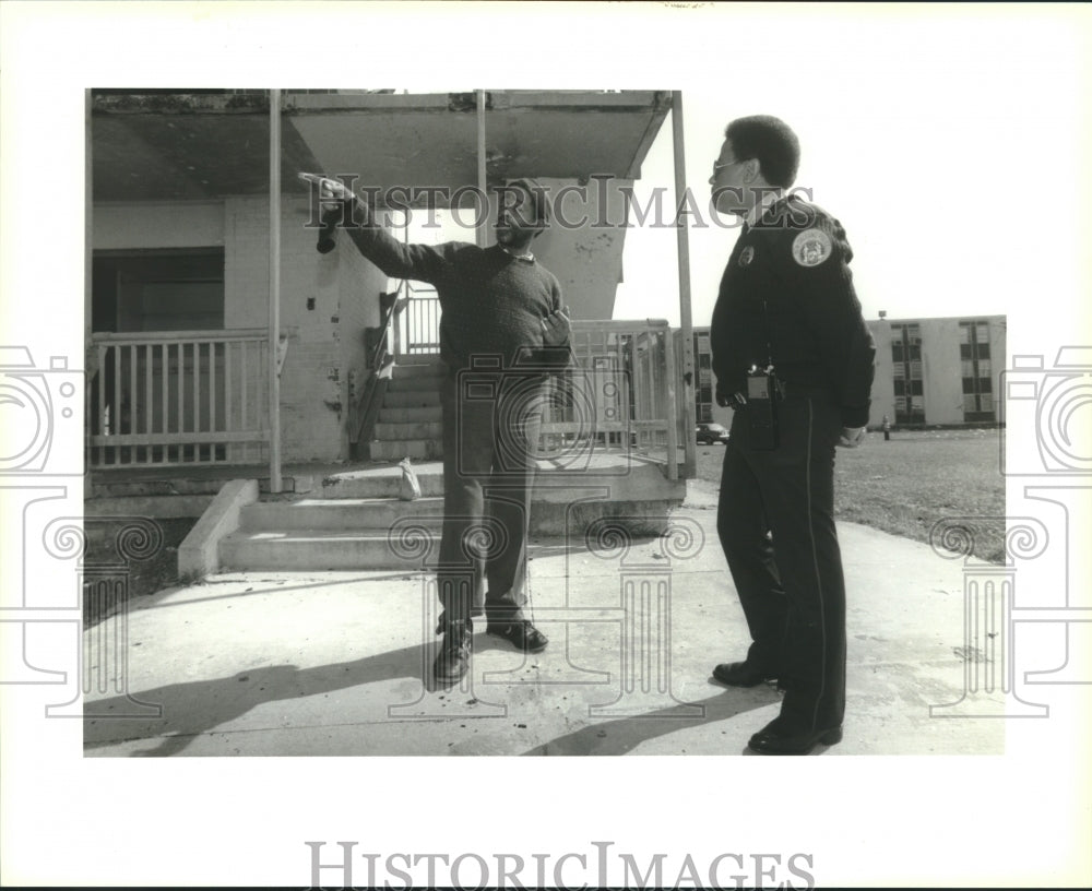 1992 Officer Larry Clarke is talking with a homeless man. - Historic Images