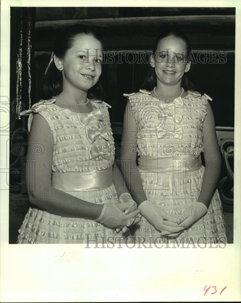 1989 Press Photo Ann Marie Heslin and Lindsay Saavedra, Junior Maids at wedding - Historic Images