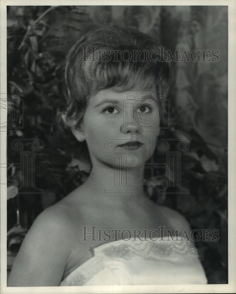 1963 Miss Brenda Elizabeth Hanckes, Proteus maid - Historic Images