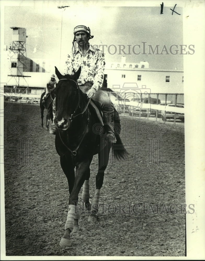 1981 Tim Head riding Bayon Black for a test run - Historic Images