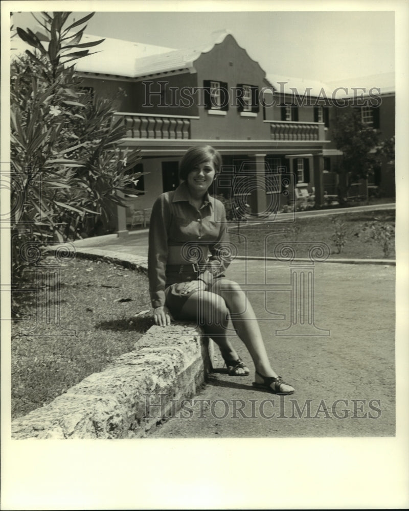 1969 Press Photo Sandra Head, enjoying her vacation in the islands of Bermuda - Historic Images