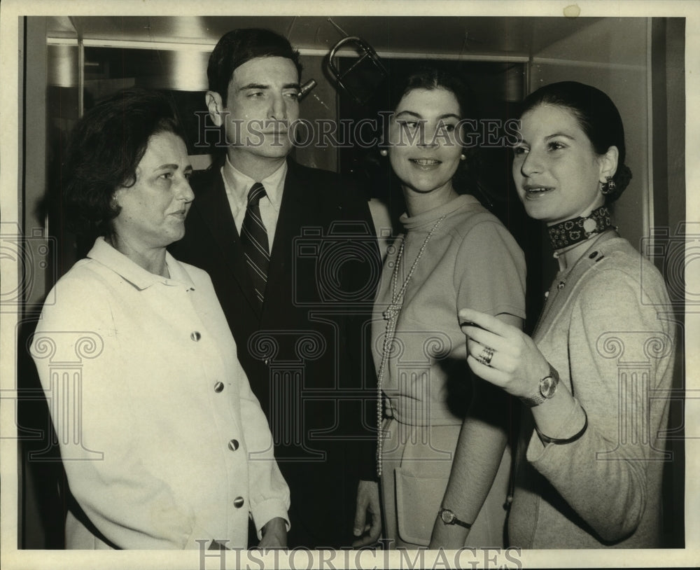 1970 Press Photo Attendees at Jazz Museum - nob30936 - Historic Images