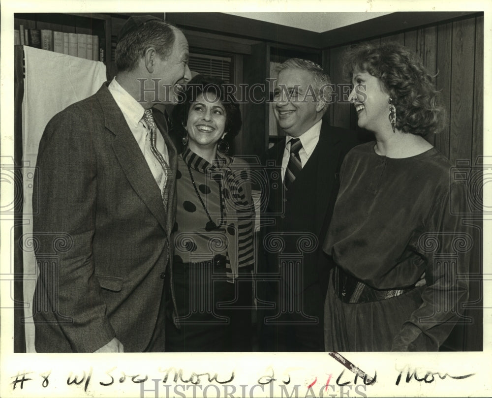 1989 Press Photo Tikvat Shalom - The Kesslers with the Hershbergs - nob31044 - Historic Images