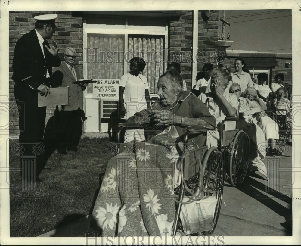 1973 Press Photo Edward Warrendorff supervises drill at Hickory Heights Nursing-Historic Images