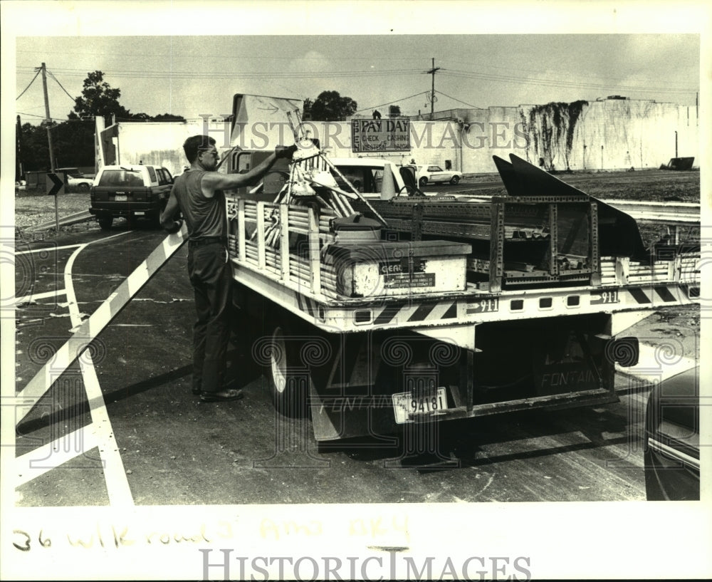 1987 Harahan-Donovan Frantz pulls signs at Citrus Road &amp; Hickory Ave - Historic Images