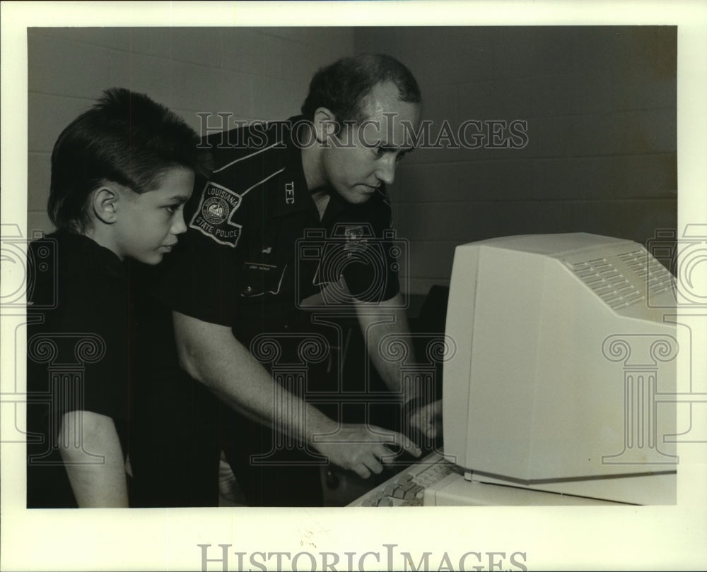 1990 Jerry Patrick shows Jacques Hickman how to use his computer - Historic Images