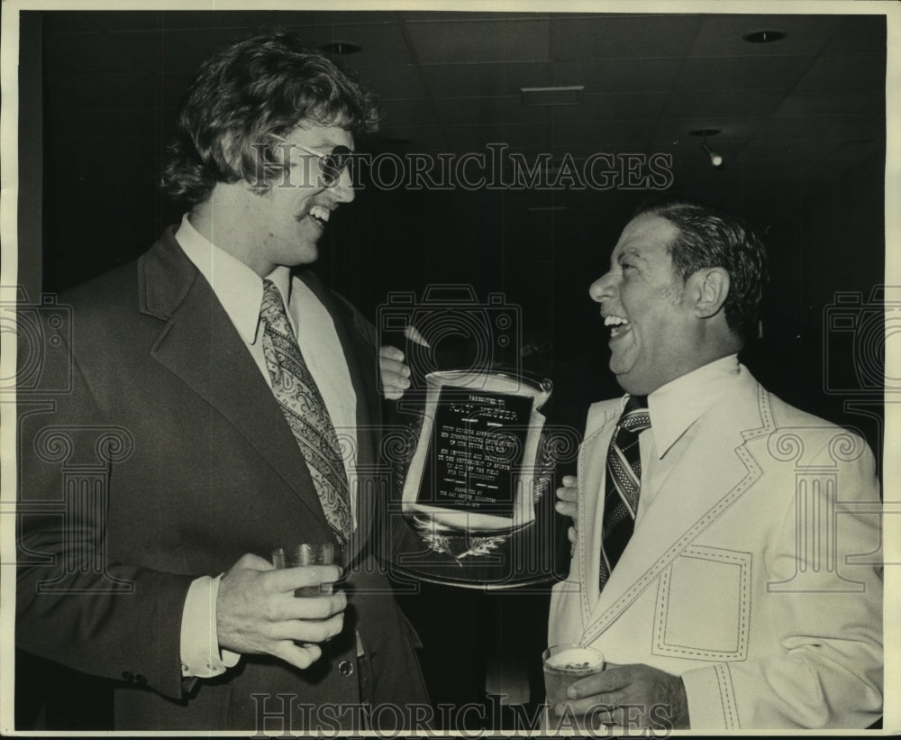 1975 Press Photo Ray Heston and Joe Gemelli with the winner&#39;s plaque. - Historic Images