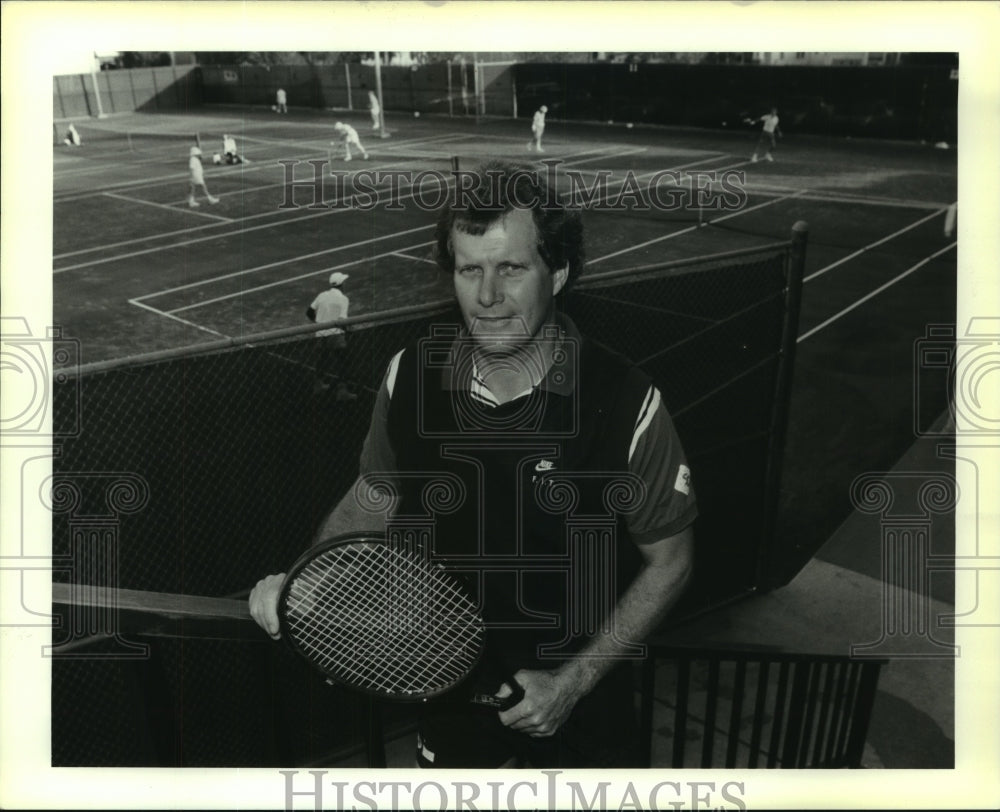 1993 Press Photo Lawn Tennis president, Bill Hester at the Association building. - Historic Images