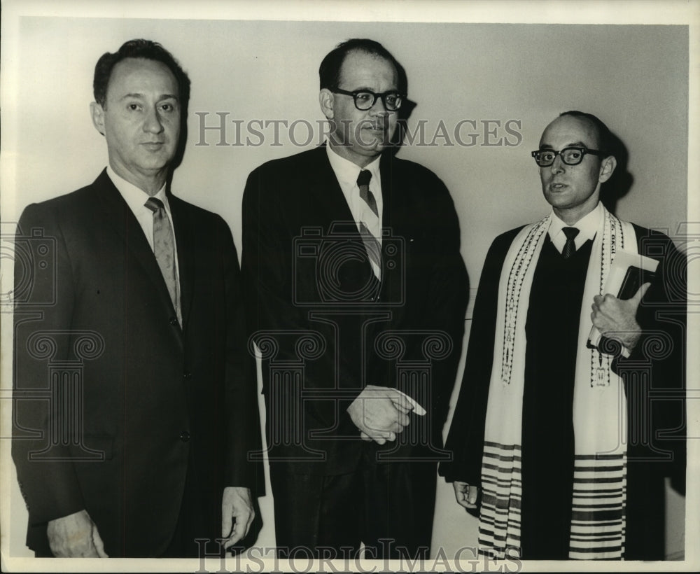 1967 Press Photo Dr. Joseph Weinberg, Vaacor Hess, and Rabbi Etan B. Lerine. - Historic Images