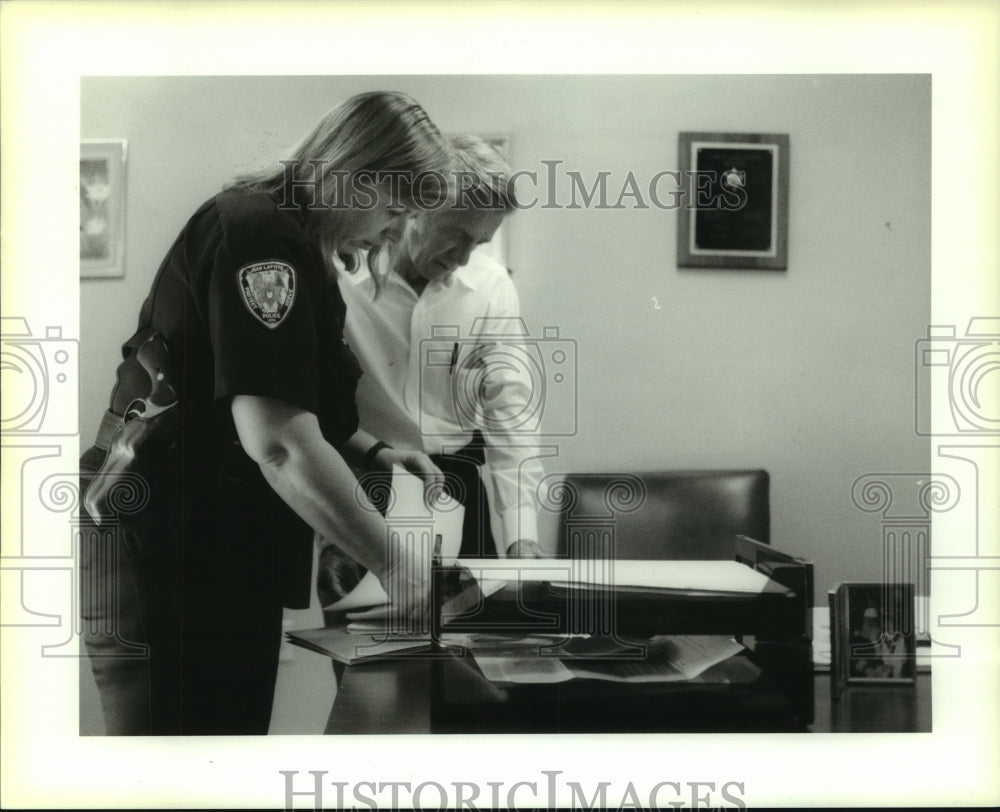 1995 Officers Mary Jo Hargis and Clarence Matherne of Jean Lafitte - Historic Images