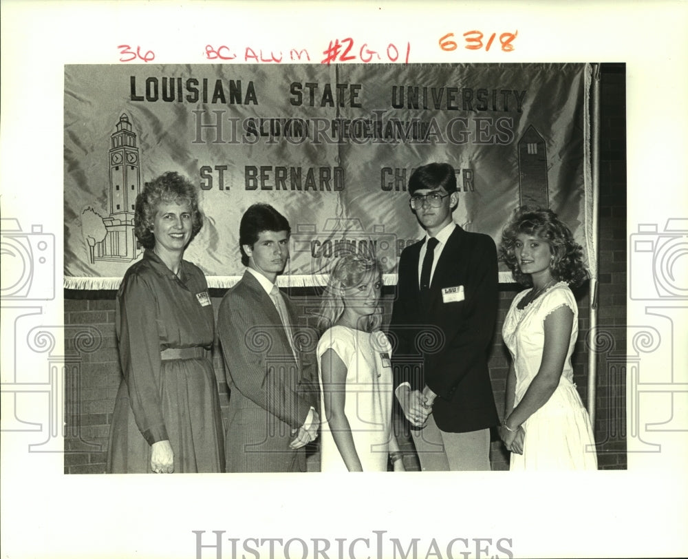 1987 Dr. Carolyn Hargrave of LSU-Baton Rouge with scholars - Historic Images