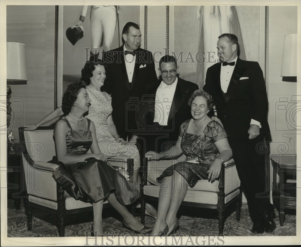 1960 Press Photo Sinclair Agency Inc. of Travels Insurance Co. delegates - Historic Images