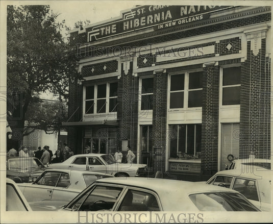 1967 Press Photo Scene of bank branch holdup at St. Charles and Louisiana Avenue - Historic Images