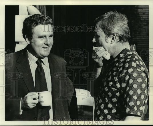 1973 Press Photo Sheriff Louis A. Heyd talks to George W. Reese during campaign-Historic Images