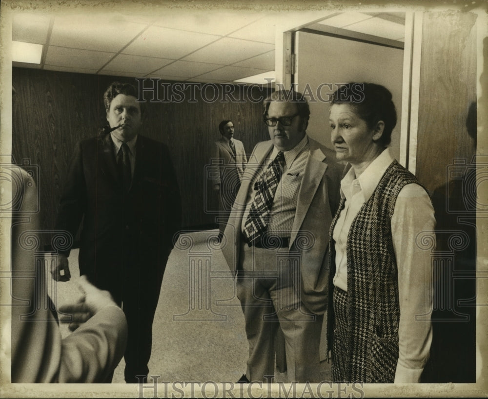 Press Photo New Orleans - Sheriff Louis Heyd, Dr. Pugh &amp; Doris Thompson - Historic Images