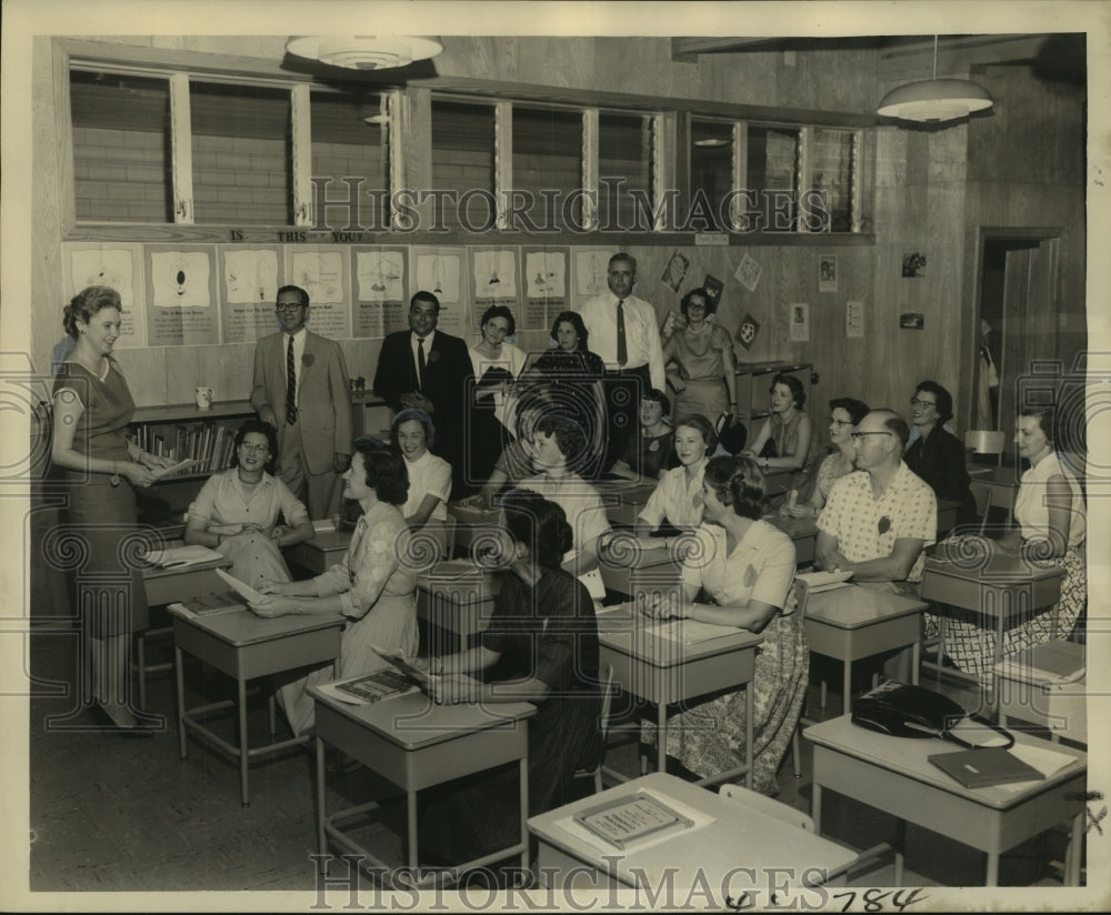 1959 Press Photo Parents at room visitation program at Alice M. Harte school - Historic Images