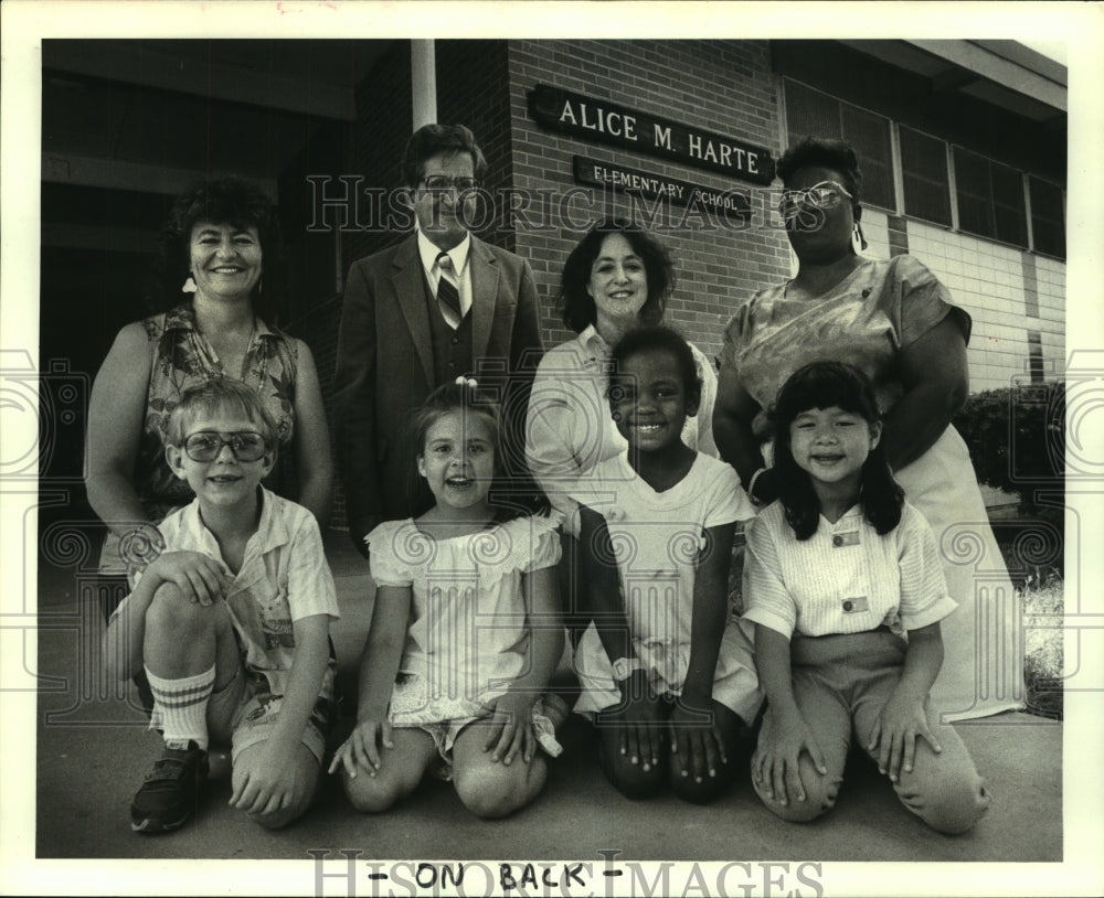 1988 Alice M. Harte Elementary School students and staff - Historic Images