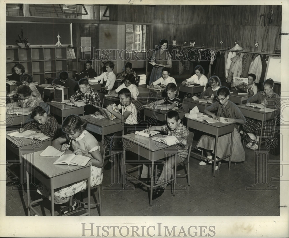 1958 Alice Harte School sixth graders at desks as buzzer sounds - Historic Images