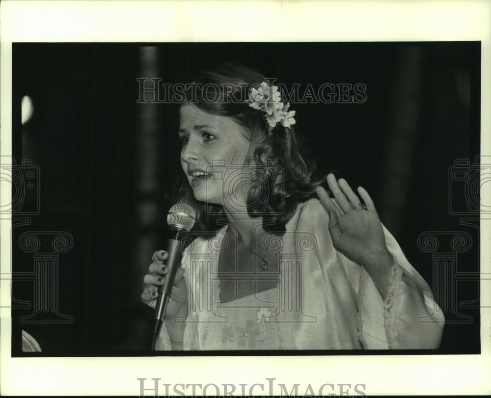 1981 Press Photo Singer Sandy Hancock performing. - nob31514- Historic Images