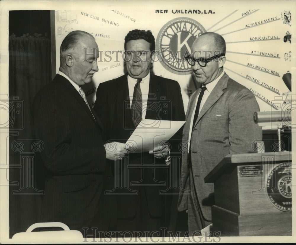 1961 Press Photo Kiwanis Club Honors Top Newsmen at Sheraton Charles Hotel-Historic Images