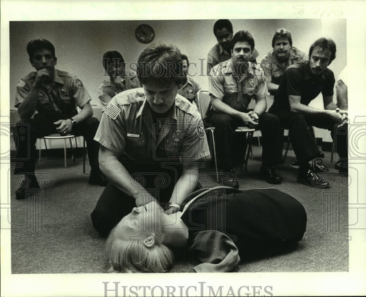 1987 Jefferson Parish Firefighter Charles Hensarling teaching CPR - Historic Images