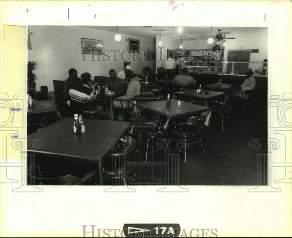 1993 Interior of Henry&#39;s Soul Food at 2501 S. Claiborne Avenue - Historic Images