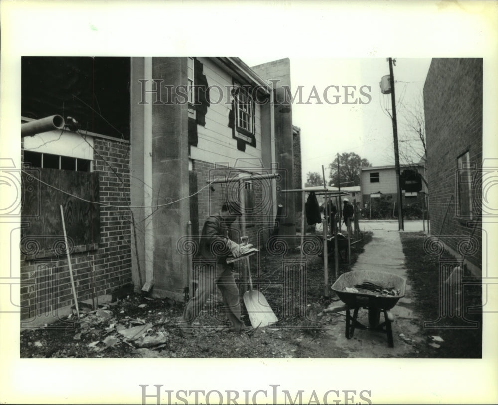 1991 HANO worker, Joseph Henry, rebuilding of Christopher Park Homes - Historic Images