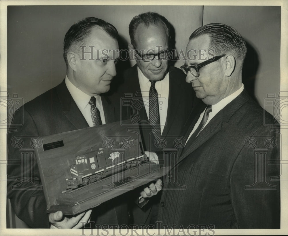 1967 Press Photo Delegates during Southern Pacific Railroad Safety award - Historic Images