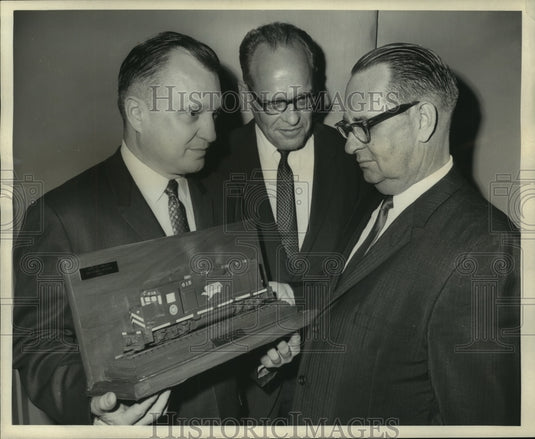 1967 Press Photo Delegates during Southern Pacific Railroad Safety award - Historic Images