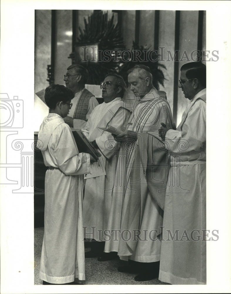 1987 Altar boy Tommy Garic assists Archbishop Philip M. Hannan - Historic Images