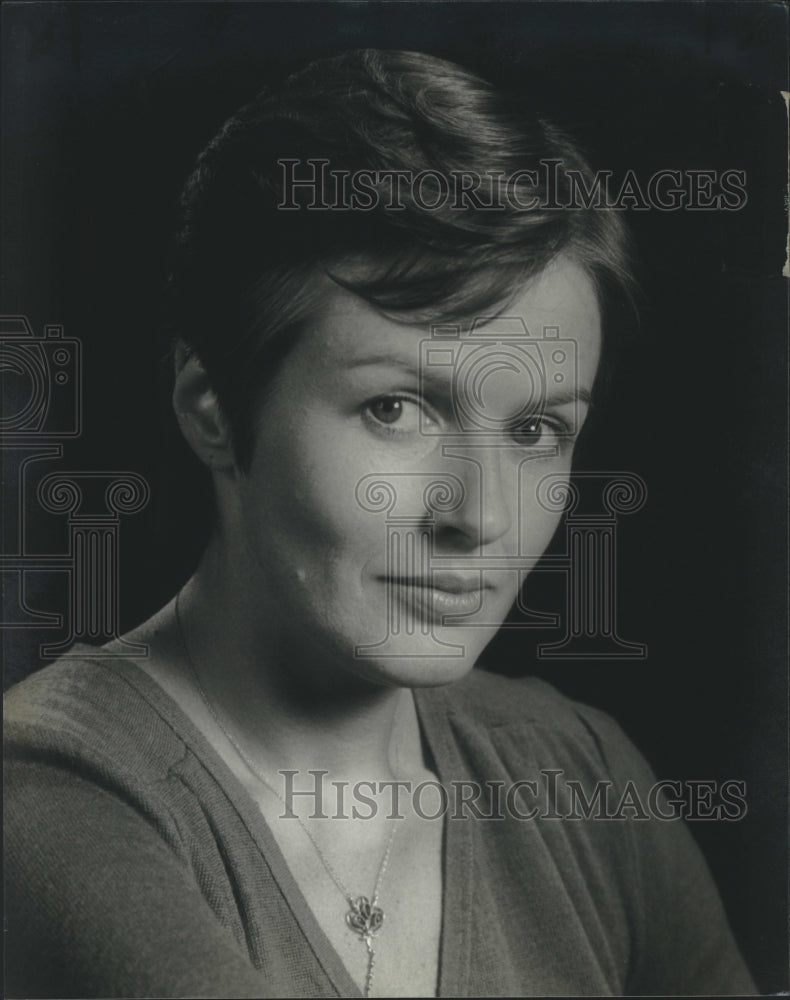 1983 Eilene Hannan, Soprano - Historic Images