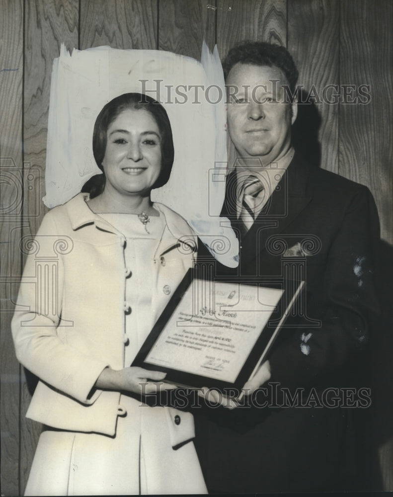 1970 Press Photo Sylvia Hirsch, House of Nine store owner and operator - Historic Images