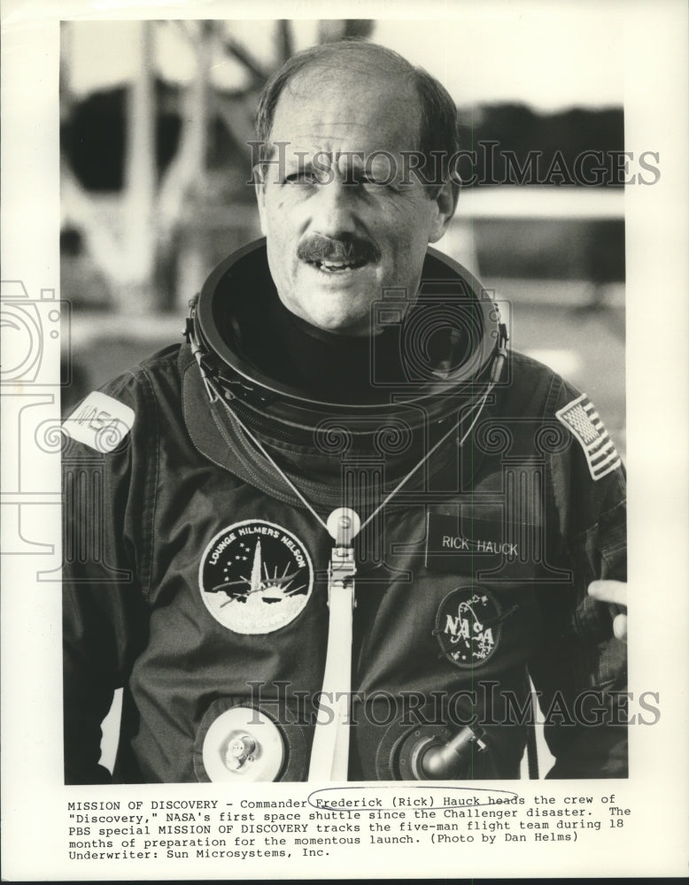 1988 Press Photo Discovery Mission headed by NASA&#39;s Commander Frederick Hauck - Historic Images