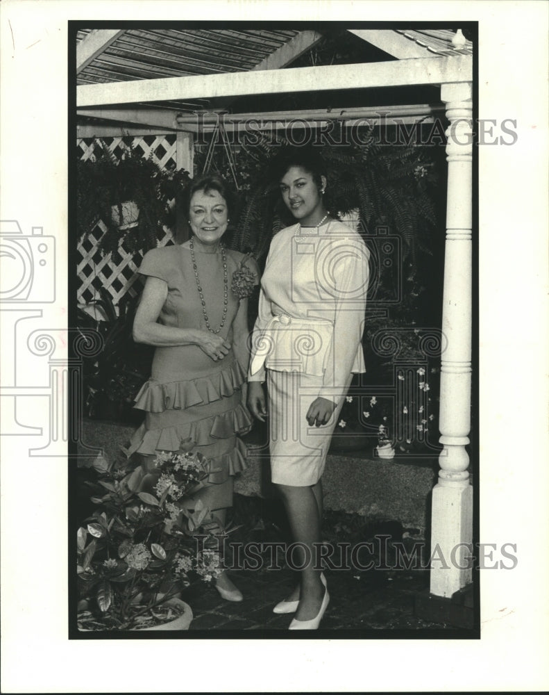 1989 Press Photo Erin Harty and Jacinta Warnie during Bastille Day celebration - Historic Images